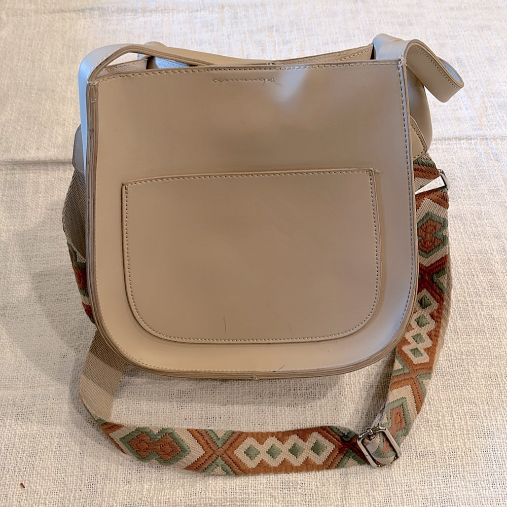 Street Level vegan leather purse w/adjustable woven cross body strap.